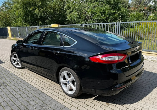 Ford Mondeo cena 71500 przebieg: 125419, rok produkcji 2018 z Warszawa małe 301